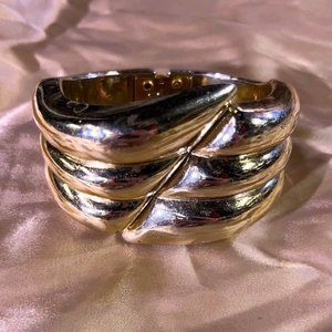 GOLD PLASTIC CUFF CLIP BRACELET